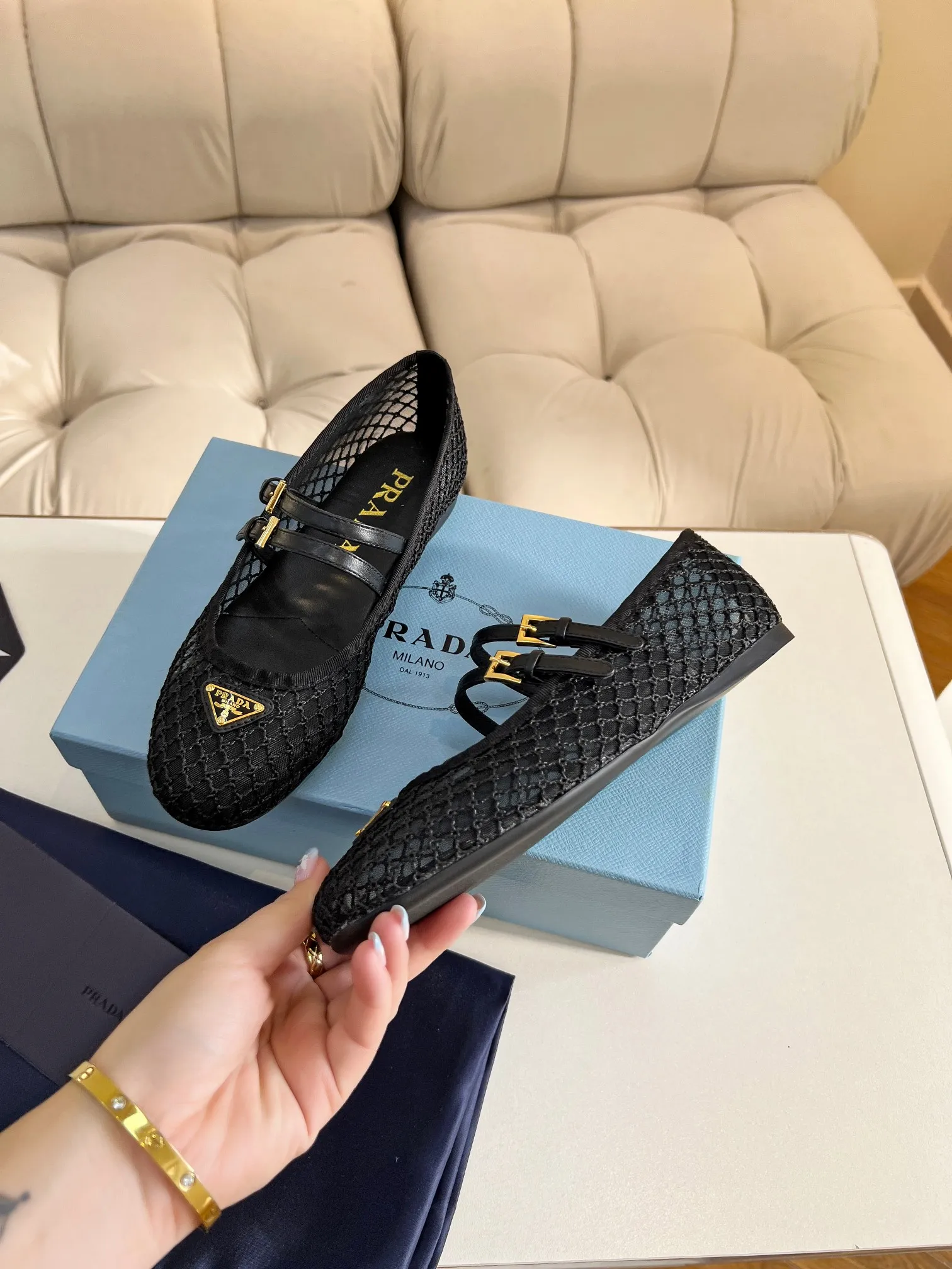 👟👟Ex-factory price 520👟👟 PRADA💝💝25ss💯💯💯New British style dancing shoes Small leather loafers - retro fashion classic items New products created at the first major show of Paris Fashion Week Inspirations are cleverly combined by the D chief designer on the perfect shoe shape. Matched with brand buckles, it is more fashionable. Upper: imported rhombus lining: cowhide lining sole: original [Fireworks][Fireworks] 1:1 molded foam sole Size: 35-41 yards
